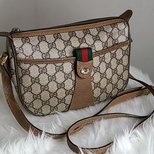 💯 Authentic Gucci Shoulder Bag w/Cherryline 🍀
